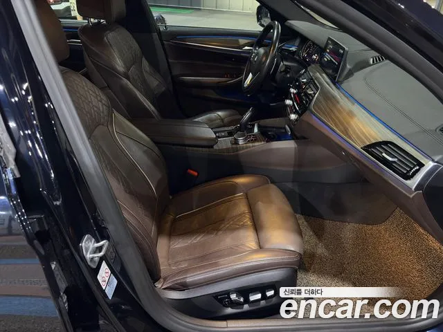 BMW 5-Series 2017 thumb 8