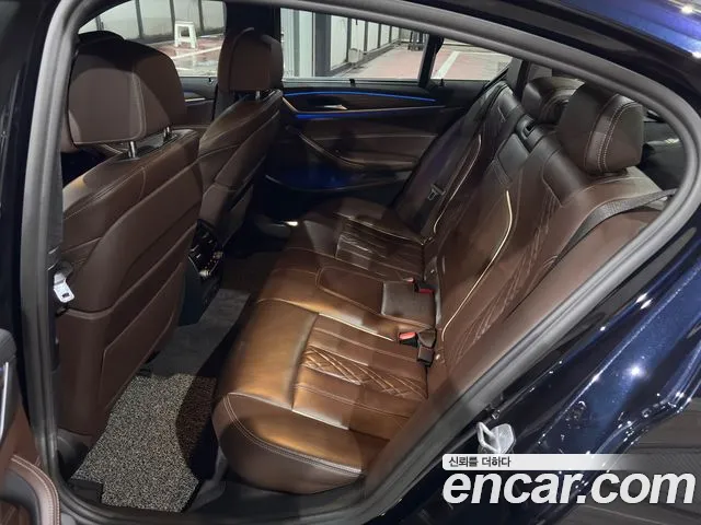 BMW 5-Series 2017 thumb 9