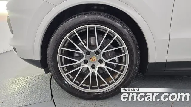 Porsche Cayenne 2023 thumb 5