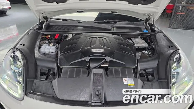 Porsche Cayenne 2023 thumb 6