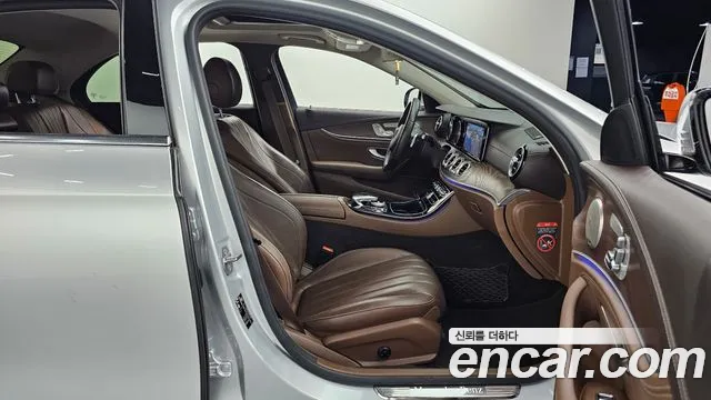 Mercedes-Benz E-Класс 2016 thumb 10