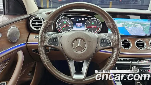 Mercedes-Benz E-Класс 2016 thumb 12