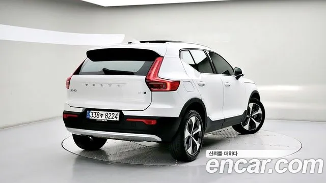 Volvo XC40 2025 thumb 2
