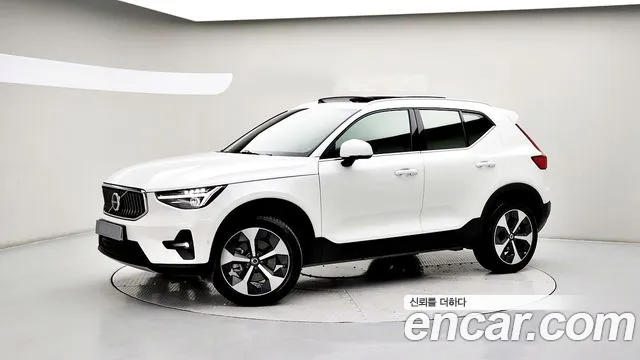 Volvo XC40 2025 thumb 3