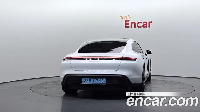 Porsche Taycan 2021 thumb 4