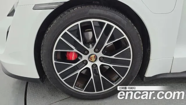 Porsche Taycan 2021 thumb 5