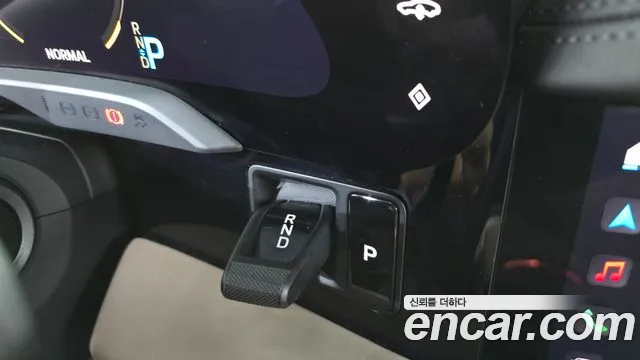 Porsche Taycan 2021 thumb 9