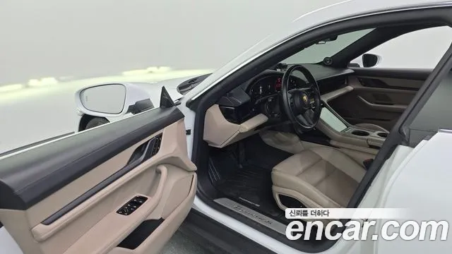 Porsche Taycan 2021 thumb 10