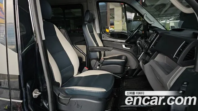 Hyundai Staria 2021 thumb 10
