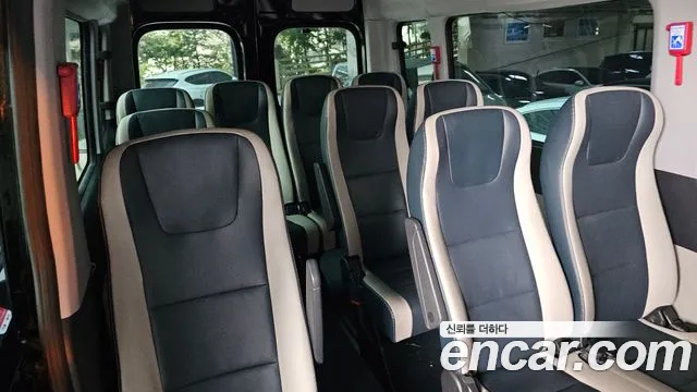 Hyundai Staria 2021 thumb 12