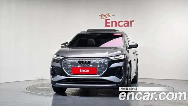 Audi Q4 e-tron 2022 thumb 2