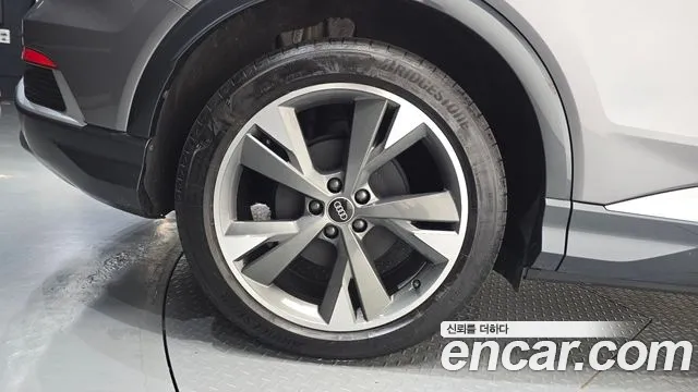 Audi Q4 e-tron 2022 thumb 4