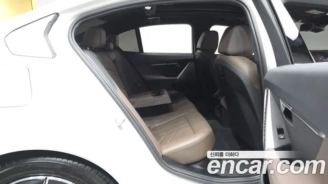 BMW 5-Series 2024 thumb 10