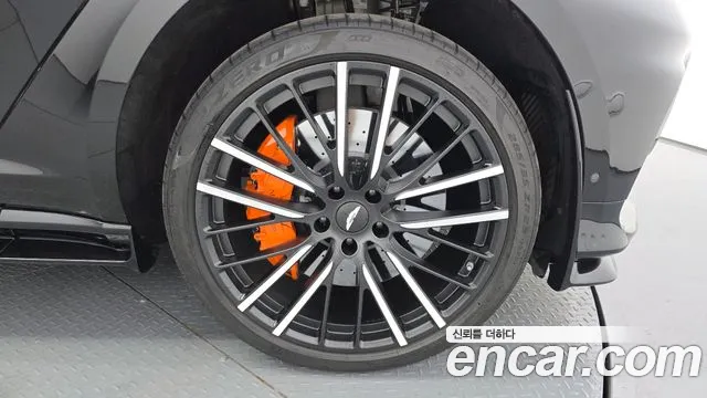 Astonmartin DBX 2023 thumb 5