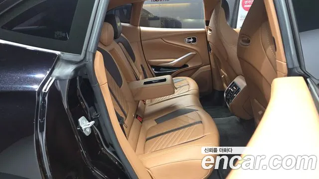 Astonmartin DBX 2023 thumb 12