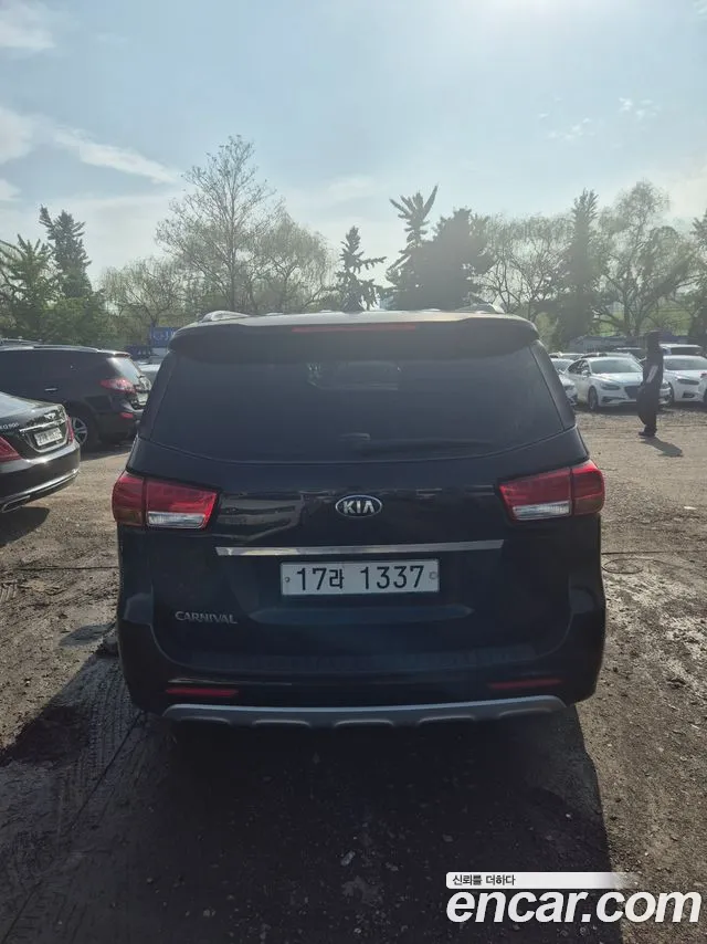 Kia Carnival 2014 thumb 3