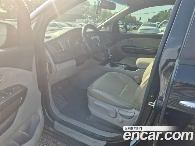 Kia Carnival 2014 thumb 5