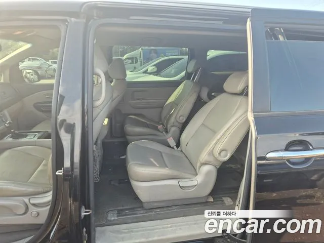 Kia Carnival 2014 thumb 6