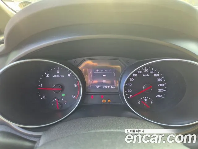 Kia Carnival 2014 thumb 11