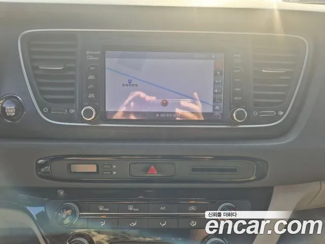 Kia Carnival 2014 thumb 12