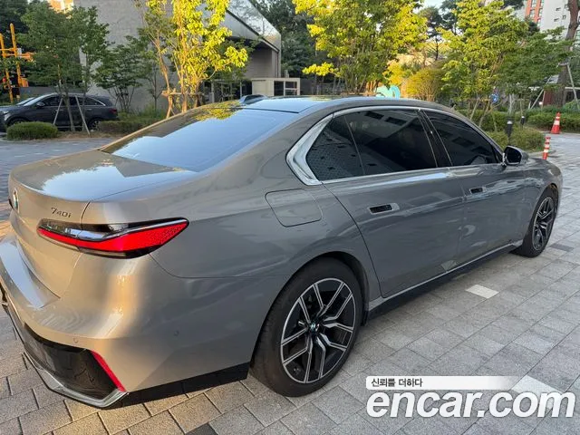 BMW 7 серии 2023 thumb 2