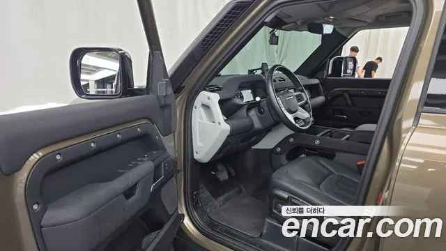 Land Rover Defender 2020 thumb 10