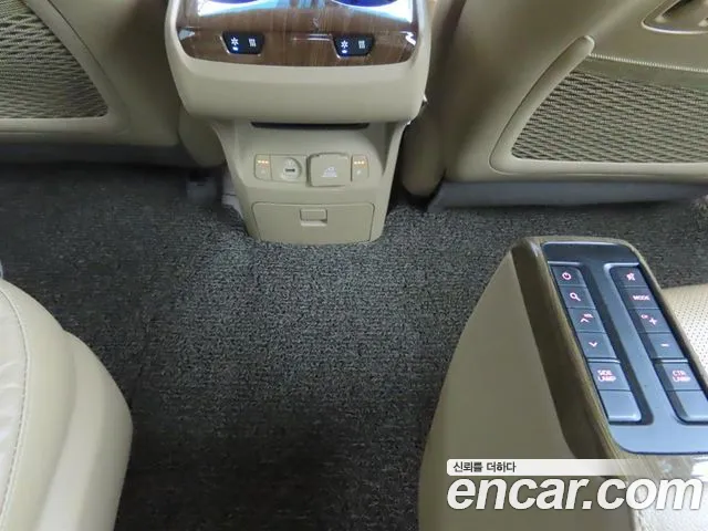 Kia Carnival 2016 thumb 8