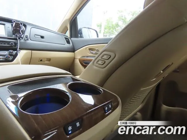 Kia Carnival 2016 thumb 9