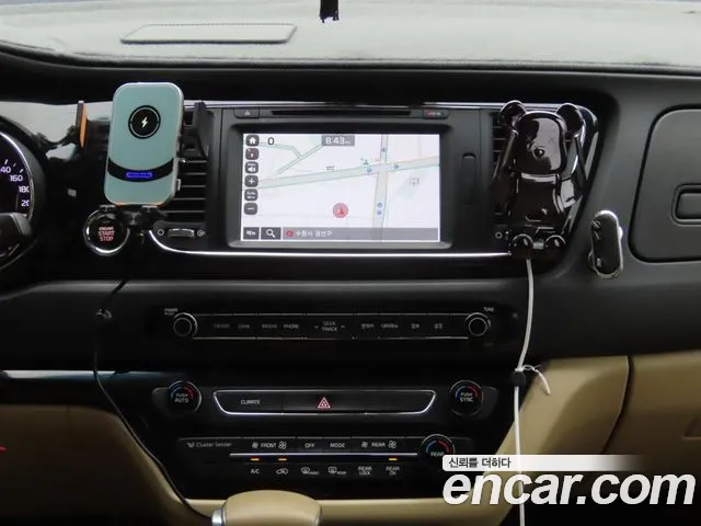 Kia Carnival 2016 thumb 10