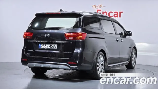 Kia Carnival 2019 thumb 2