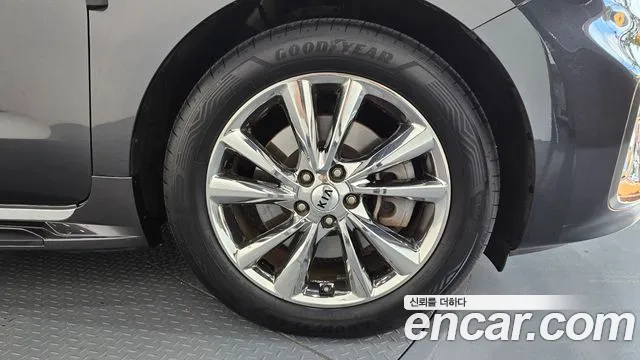 Kia Carnival 2019 thumb 5