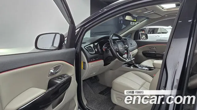 Kia Carnival 2019 thumb 10
