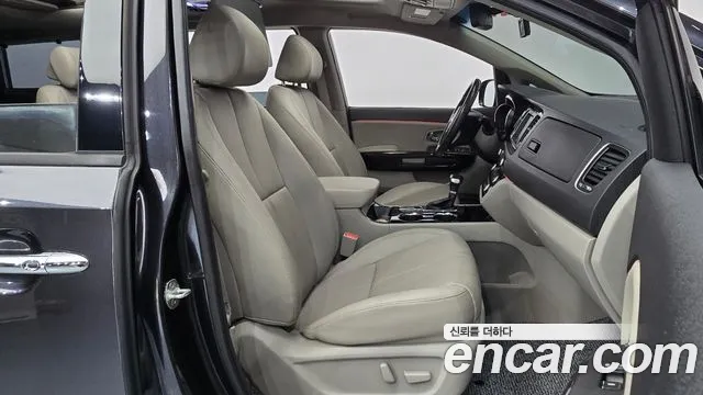 Kia Carnival 2019 thumb 11