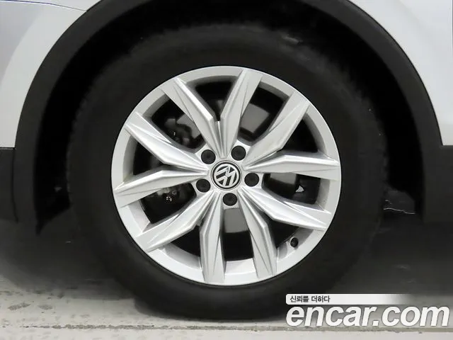 Volkswagen Tiguan 2018 thumb 5