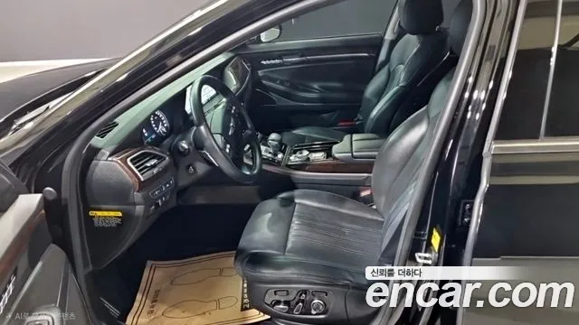 Genesis G90 2016 thumb 10