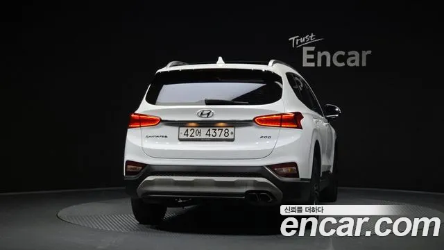 Hyundai Santa Fe 2018 thumb 3