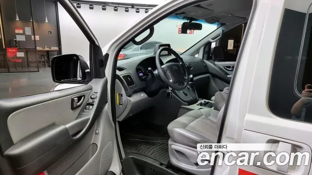 Hyundai Starex 2017 thumb 10