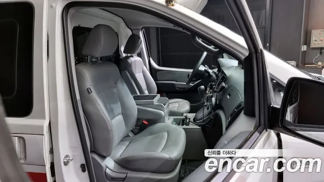 Hyundai Starex 2017 thumb 12