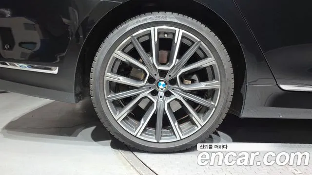 BMW 7-Series 2020 thumb 5