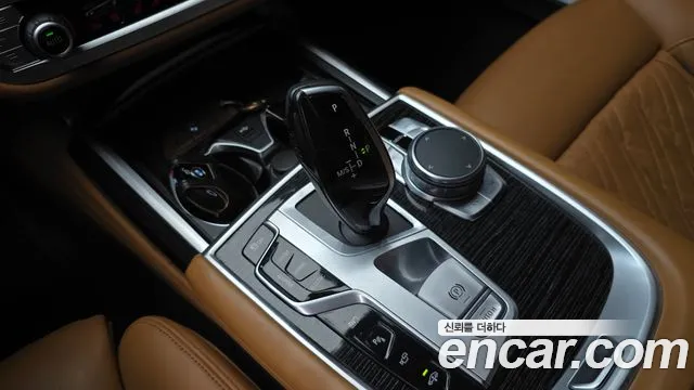 BMW 7-Series 2020 thumb 9