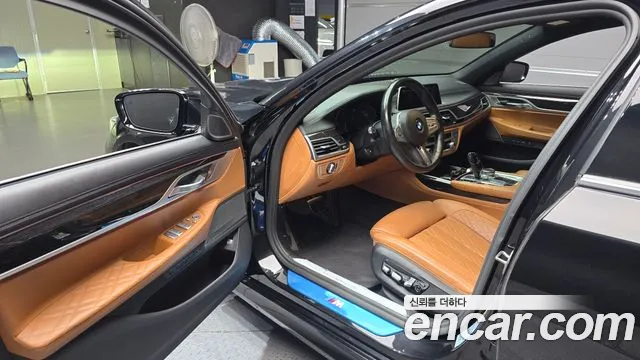 BMW 7-Series 2020 thumb 10