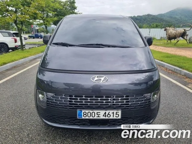 Hyundai Staria 2023 thumb 3
