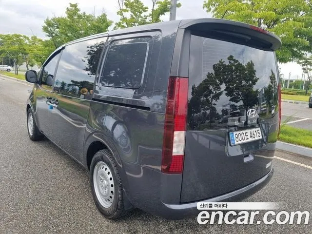 Hyundai Staria 2023 thumb 4