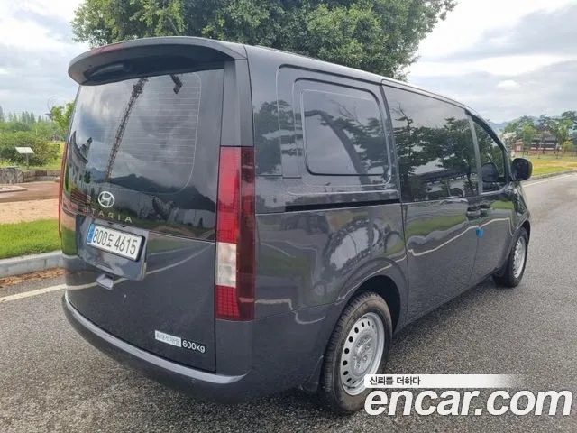 Hyundai Staria 2023 thumb 6