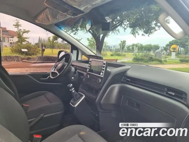Hyundai Staria 2023 thumb 7