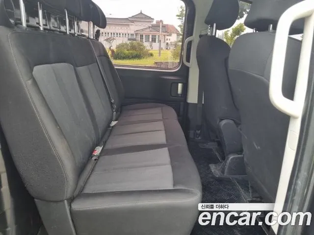 Hyundai Staria 2023 thumb 8