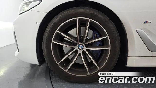 BMW 5-Series 2023 thumb 5