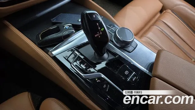 BMW 5-Series 2023 thumb 9
