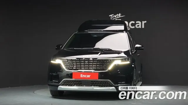 Kia Carnival 2023 thumb 3