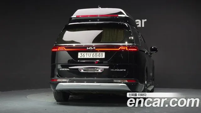 Kia Carnival 2023 thumb 4